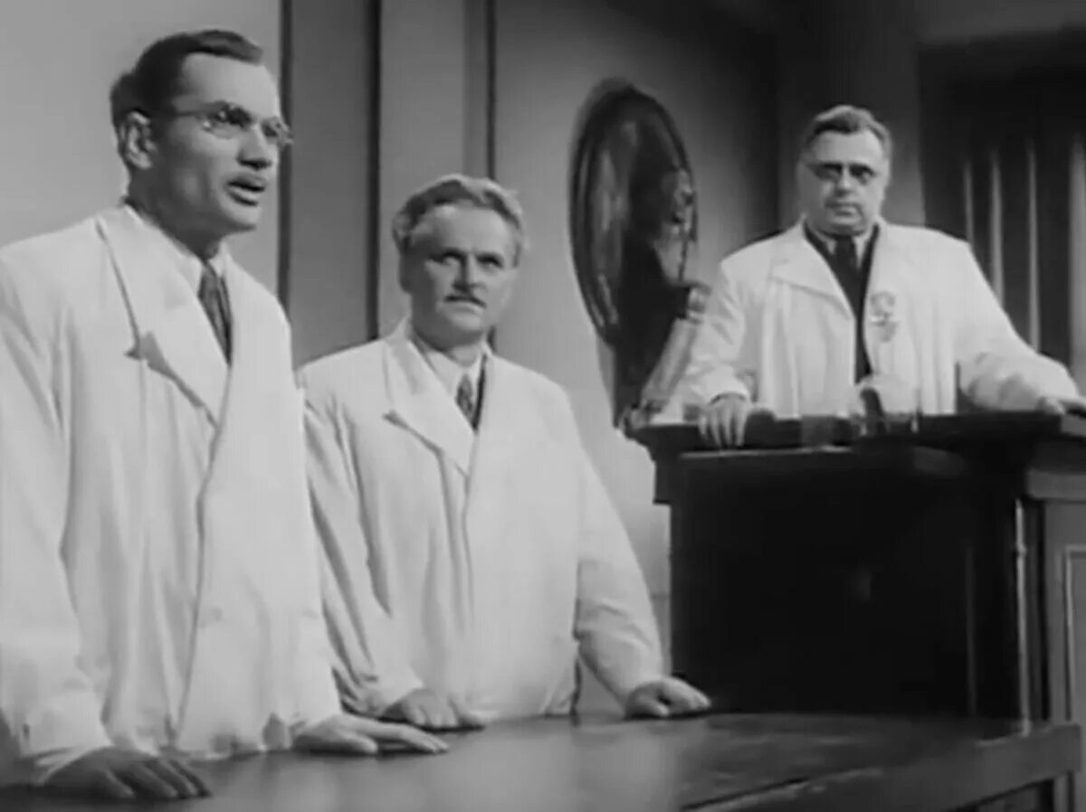 Замминистра образования марина. Клюева роскин круцин. Дело ученых год. Клюева и роскин 1947. Суд чести 1947.