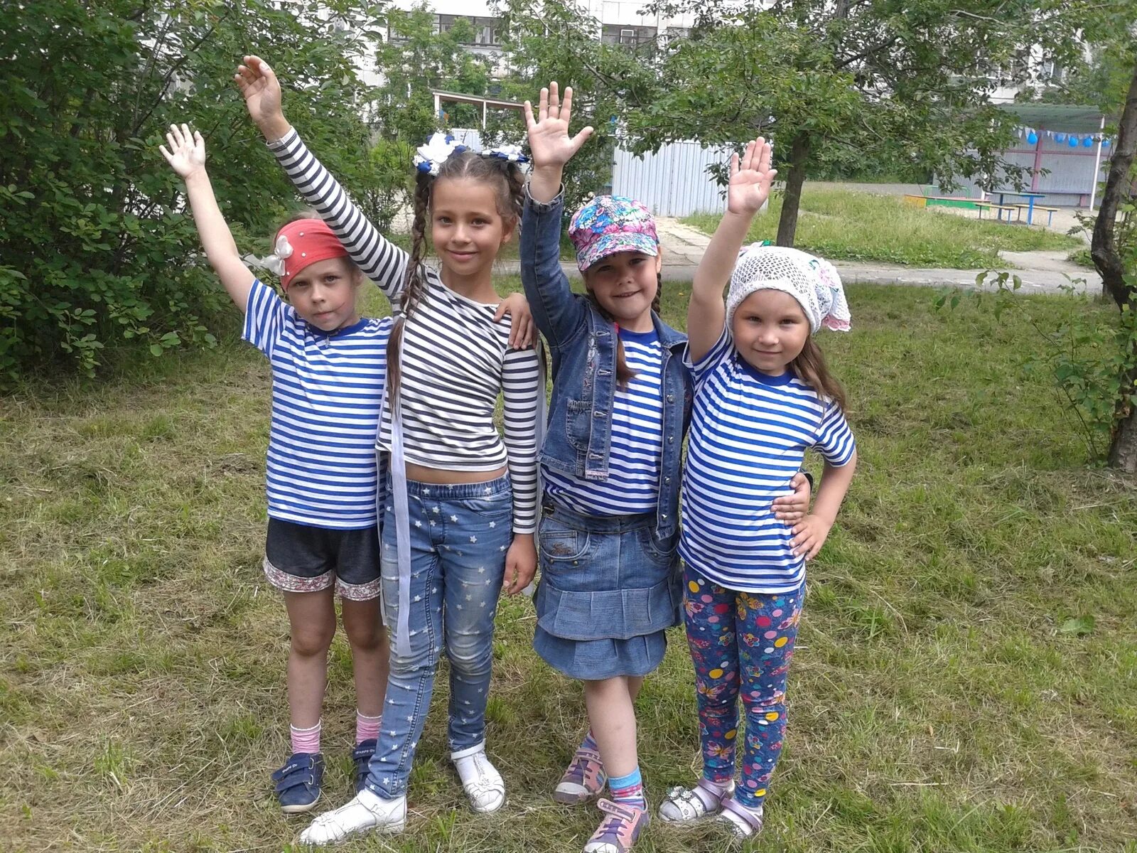 джинсовая вечеринка в саду