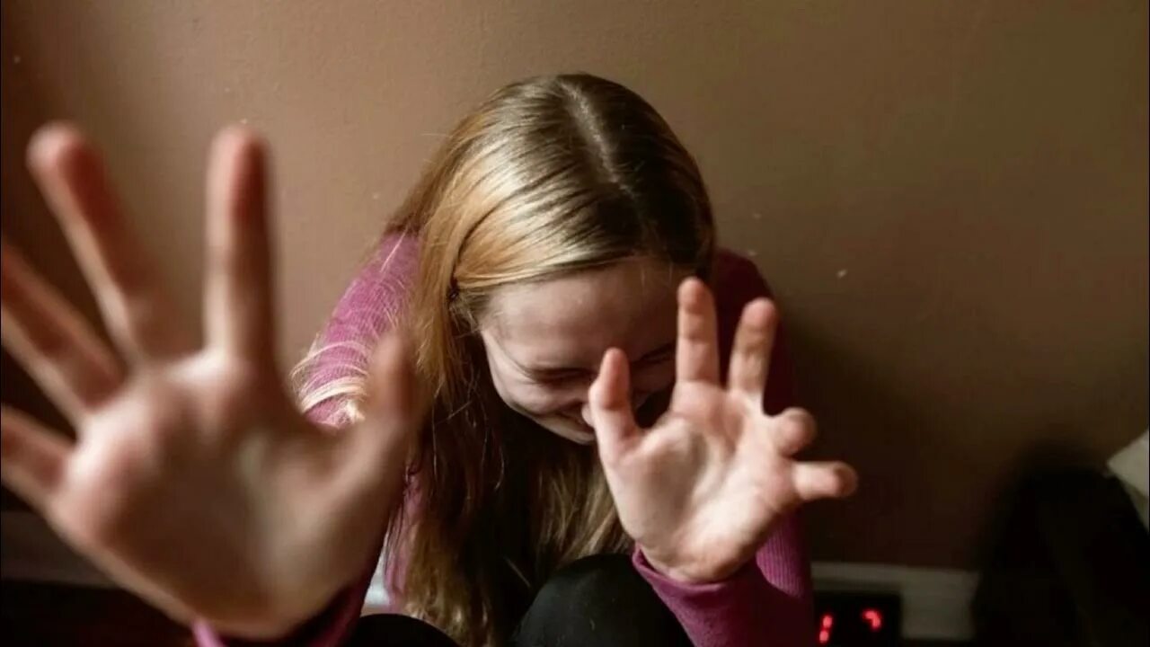 Насилуем девочку 9 лет. Домашнее насилие несовершеннолетних.