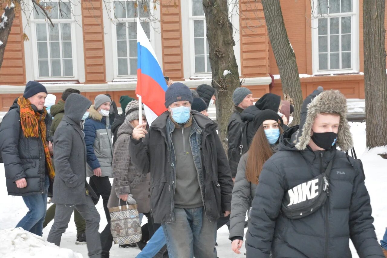 Митинг Саратов 2022. Митинг в Саратове. Протесты в Саратове. Митинг под окном. Митинг саратов сегодня