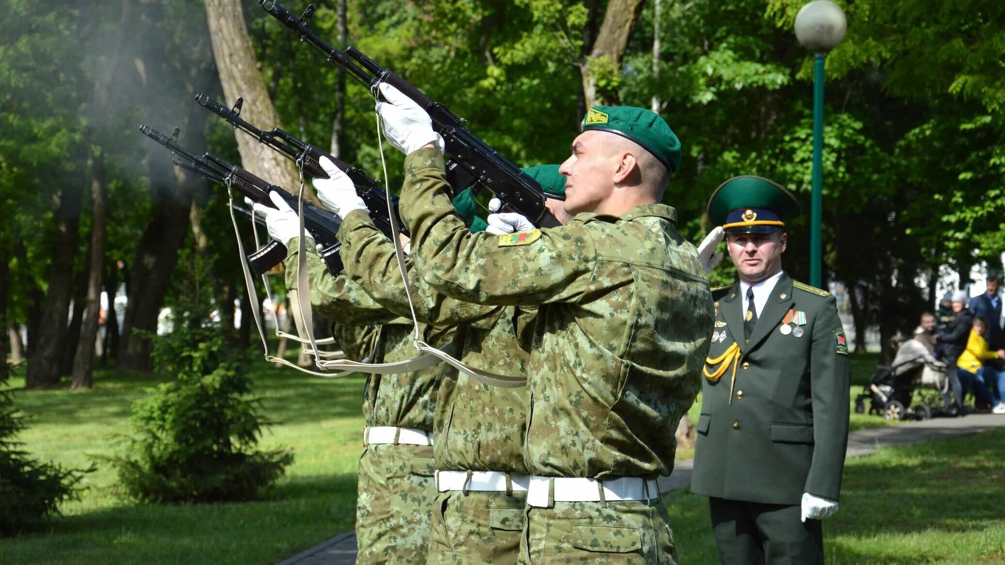 Когда день пограничника в 2024 году. С днем пограничника. Пограничники Бреста. 28 Мая день пограничника. Празднование дня пограничника.