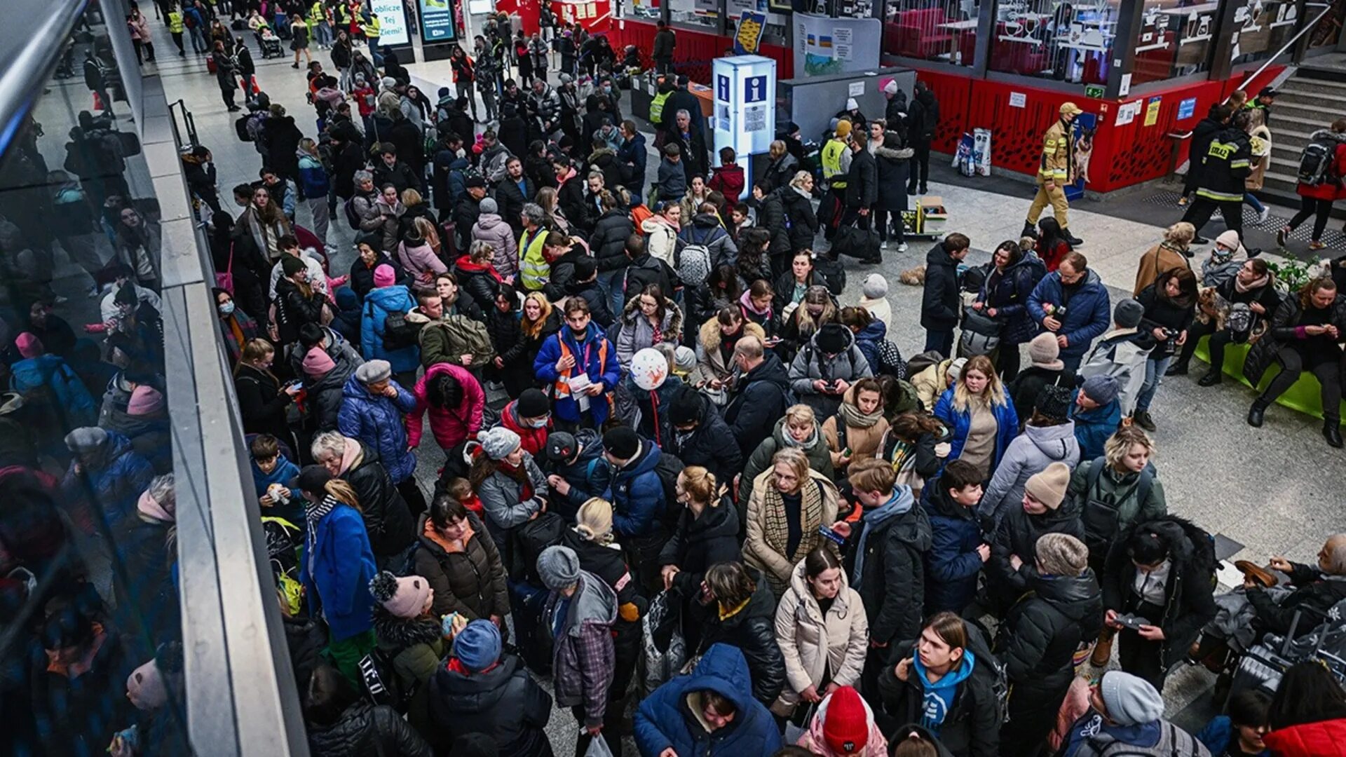 Украинцы беженцы. Беженцы с украины в россии. Беженцы из украины в россию. Беженцы во франции. Укаринские беженки в германии.