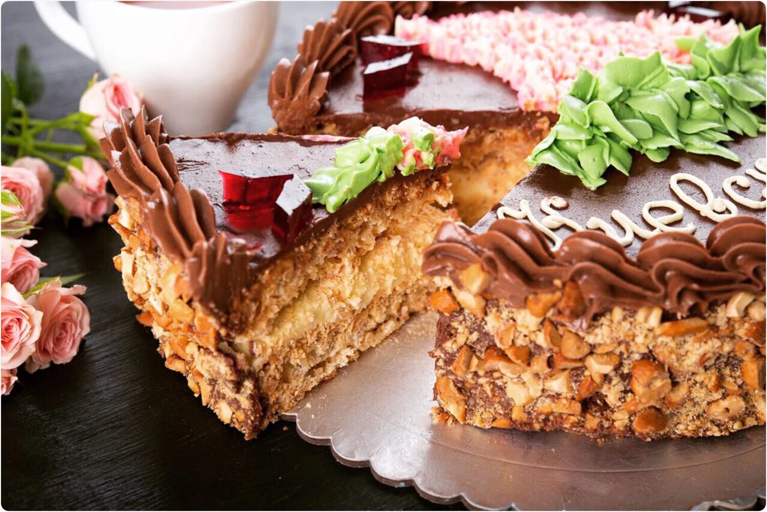 Как выглядит киевский торт. Торт киевский фантель. Как выглядит киевский торт. Как выглядит киевский торт. Киевский торт с безе.