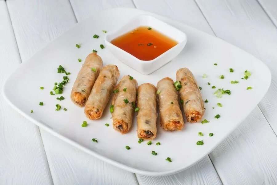 Нэм вьетнамские. Нэм Вьетнамская кухня. Нэм Нэм Вьетнамская кухня. Вьетнамские блинчики Нэм. Вьетнамские нэмы из рисовой.