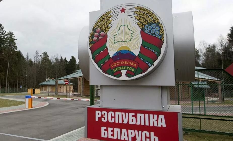 Российско-белорусская граница дорога. Добро пожаловать в белоруссию. Беларусь границы. Российско-белорусская граница 2022. Граница между украиной и белоруссией.