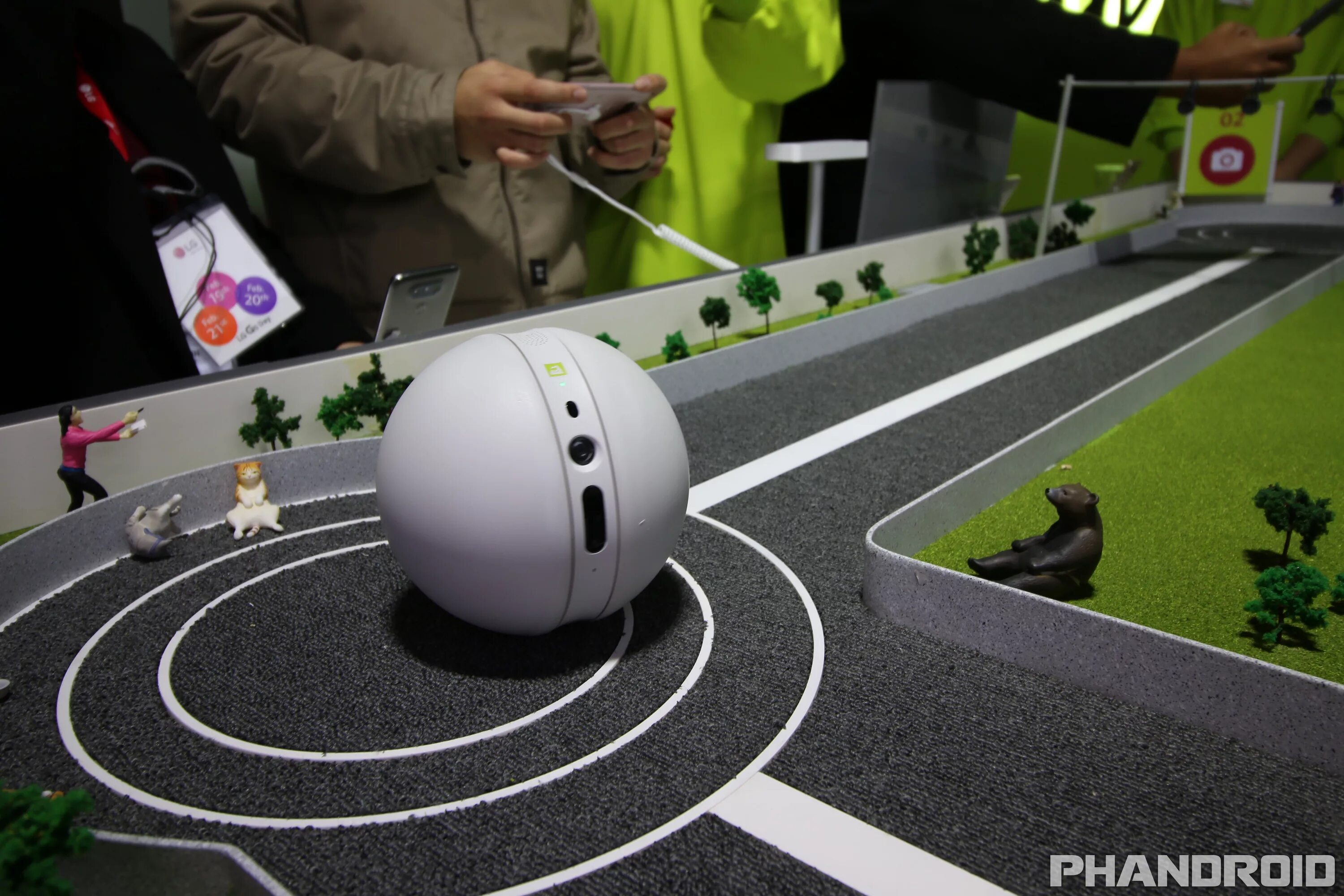 LG Rolling bot. Робот Sphero Mini Golf, белый. Роботизированный шар. Круглый робот. Робот шарик игра