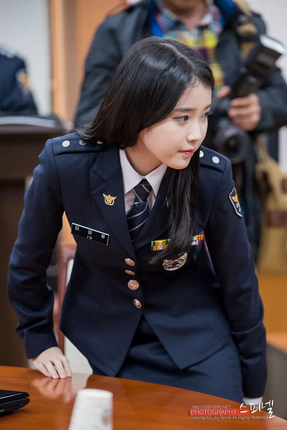 Iu певица полицейская. Айю офицер полиции. Айю офицер полиции. Айю офицер полиции. Девушки корея полиция.