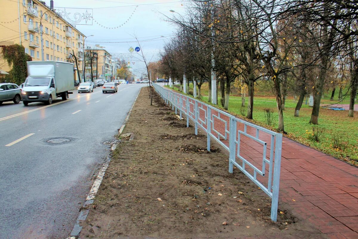 Ограждение улицы. Ограждения вдоль дорог. Ограждение тротуара. Пешеходные дорожные ограждения. Ограждение вдоль тротуара.