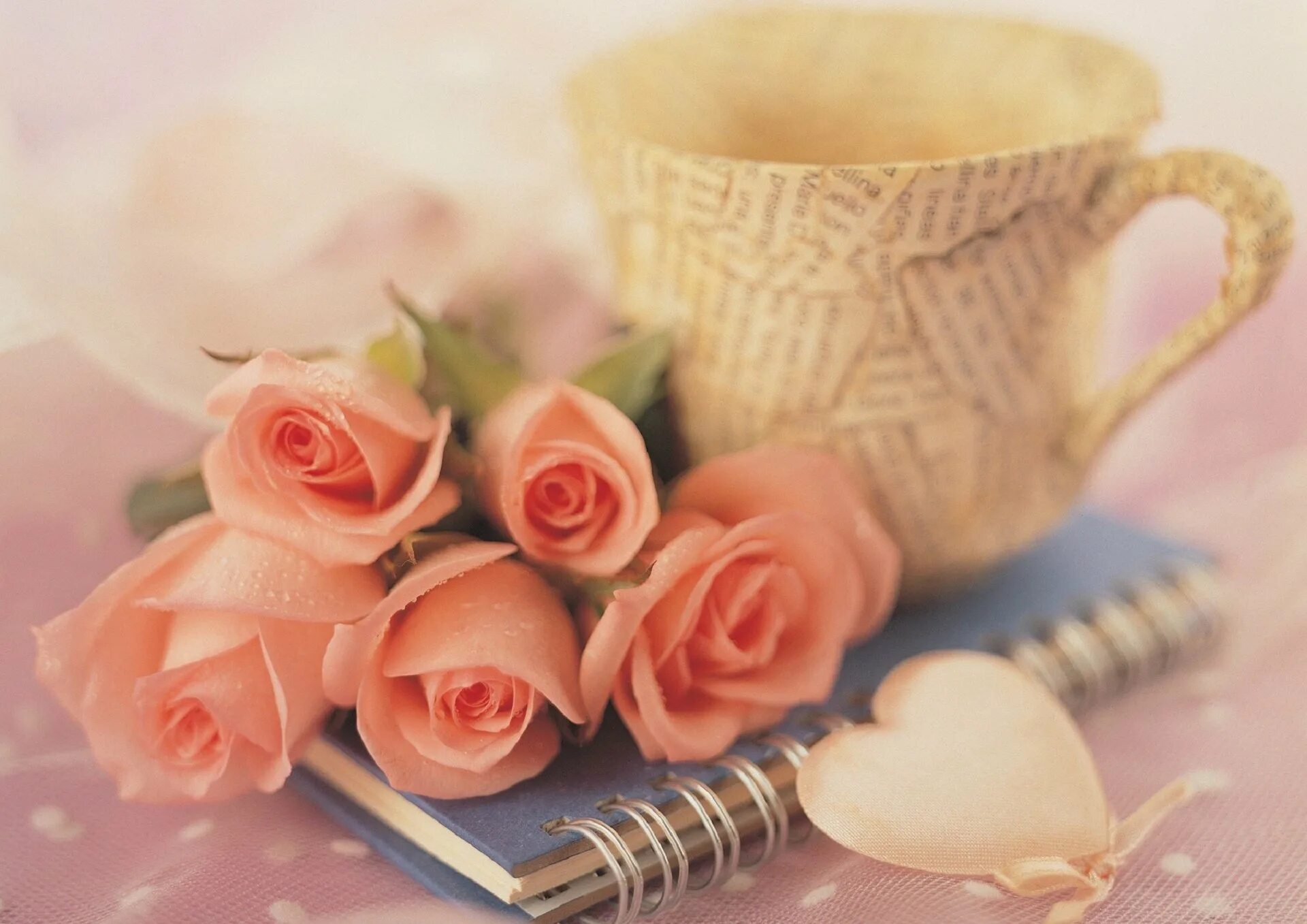 Доброе утро любимая розы. Утренние цветы. Хорошего настроения и удачного дня цветы. Цветы в кружке. Цветы романтика.