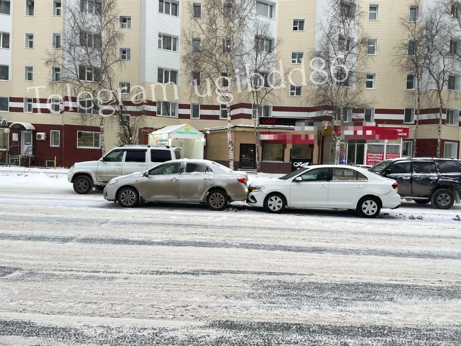 20 июня. Кафе ташкент нижневартовск. Итле ресторан нижневартовск. Авария на перекрестке интернациональная 8 января в вартовске. 86 регион нижневартовск.