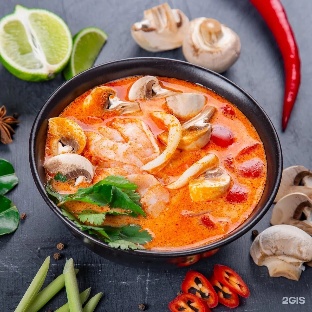 вьетнамский суп том ям. суп том ям с креветками. почему том ям. том ям в тайланде. почему том ям.