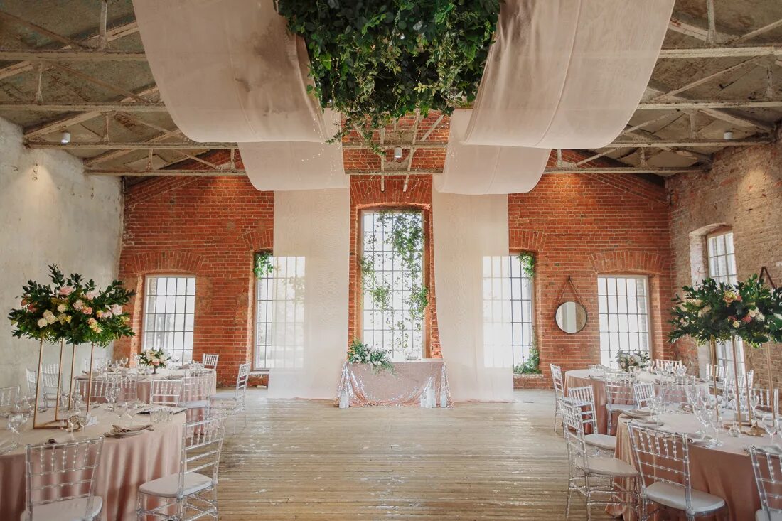 Свадебная фотосессия в стиле лофт. Украшение свадьбы в стиле лофт. Ресторан весенний лофт обводный канал 199. Рябов лофт тульская. Зал грейс лофт холл.