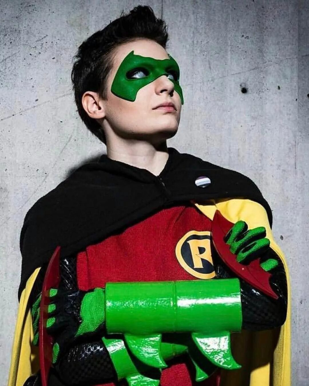 Cosplay robin. Robin тим Дрейк косплей. Робин Дэмиен Уэйн косплей. Дэмиен Уэйн косплей. Дэмиан Маск.