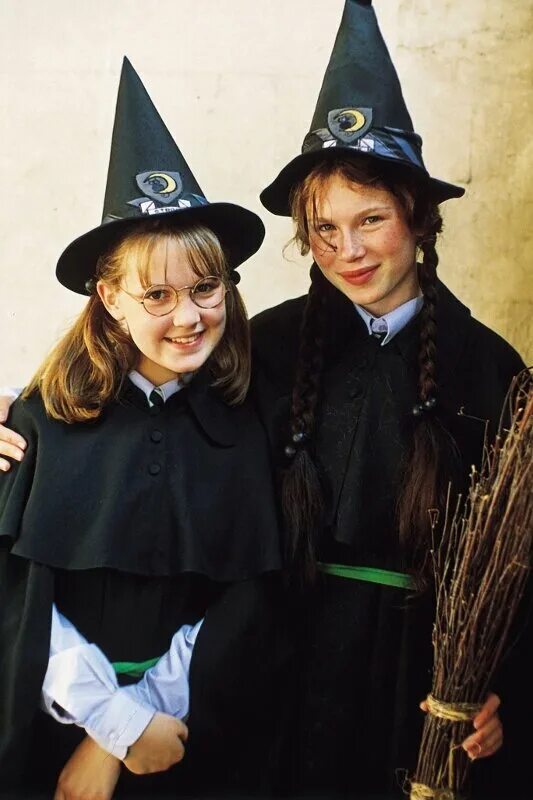 самая плохая ведьма на русском. сериал самая плохая ведьма 1 сезон 2 серия. самая плохая ведьма сериал 2017. самая плохая ведьма 2017. самая плохая ведьма милдред.