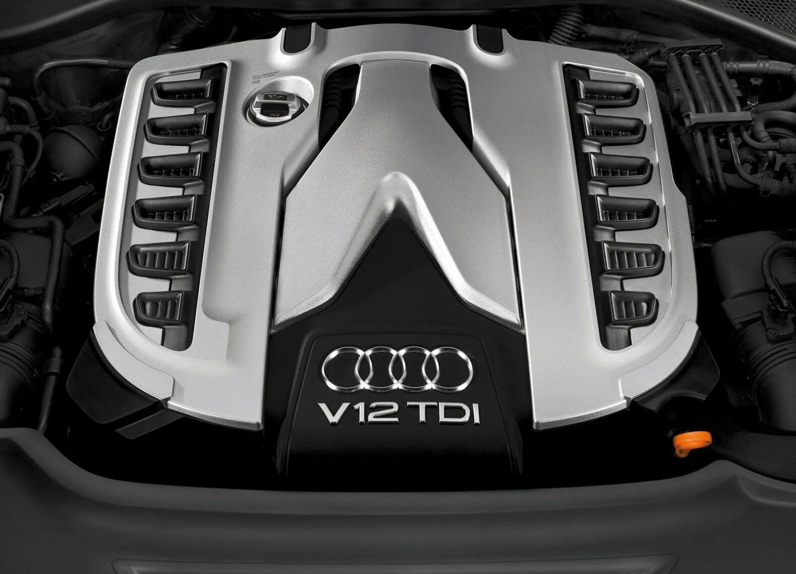 Купить й 7. Audi q7 v12. Audi q7 v12 Diesel. Audi q7 6.0 v12 TDI. Audi q7 v12 TDI мотор.