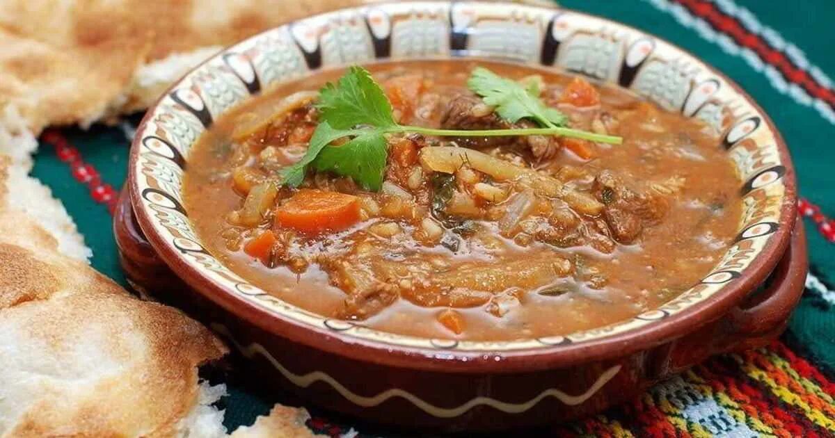 Рецепт харчо с курицей рисом и картошкой. Тклапи для харчо. Харчо по-грузински. Суп харчо по грузински. Харчо грузинский.