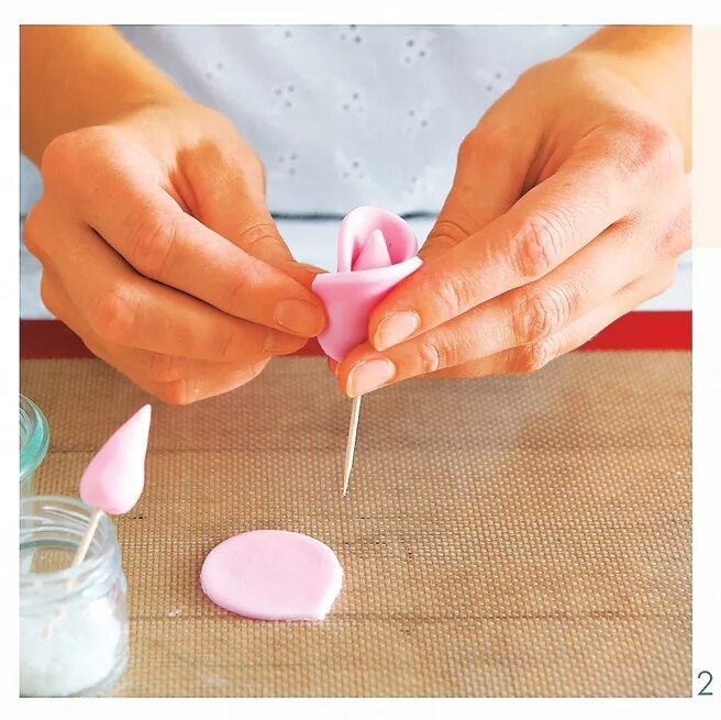 Мастика для торта. Как приготовить мастику в домашних. В мастику добавляют краситель. Мастика кулинарная. Рецепт мастики своими руками