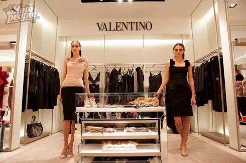 Мод цум. Цум корнер valentino. цум valentino. одежда из цума. цум женская одежда.