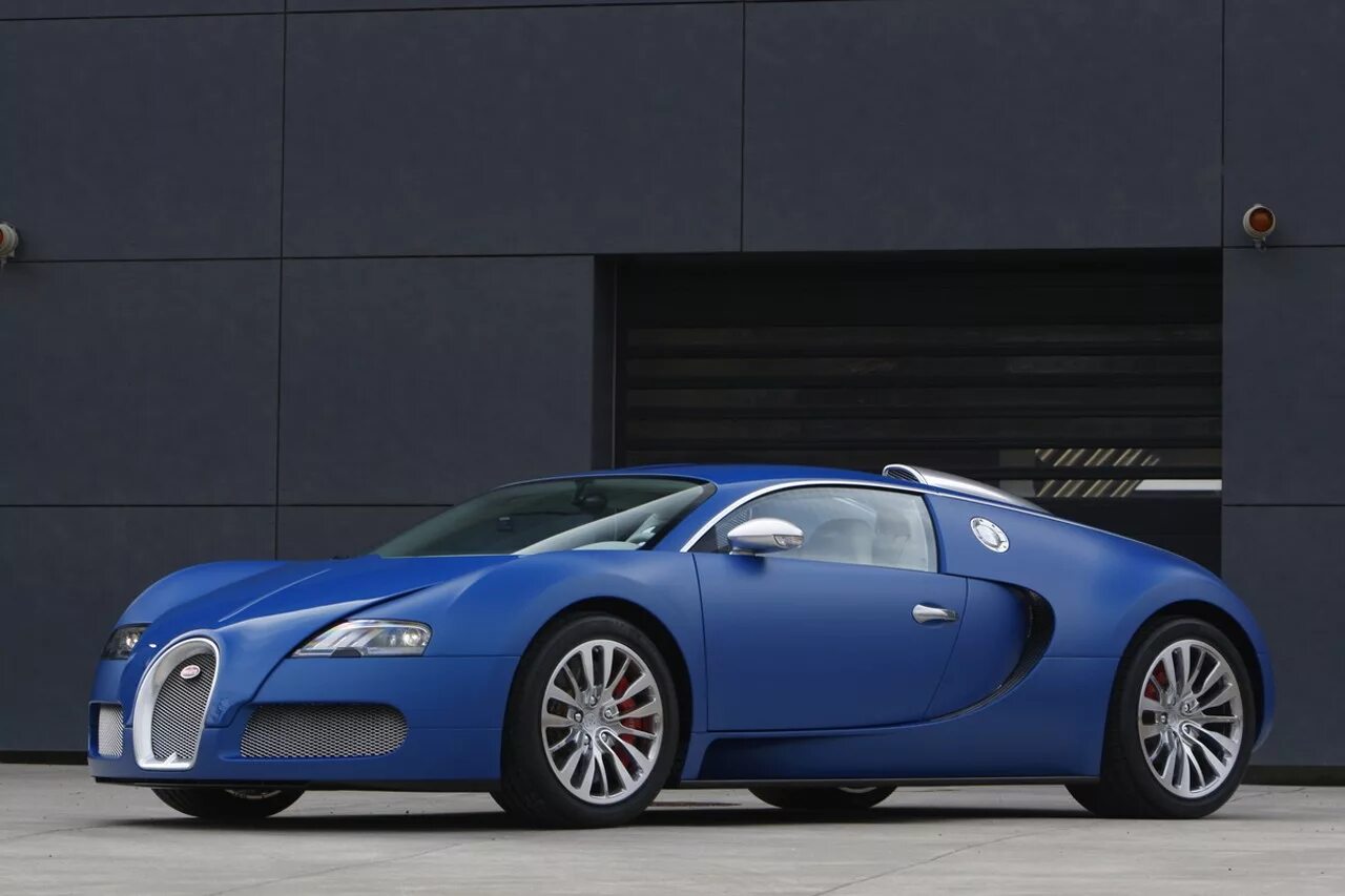 Бугатти машина производитель. Легендарные бугатти. Bugatti veyron 16. Бугатти вейрон новая. Bugatti veyron 16.