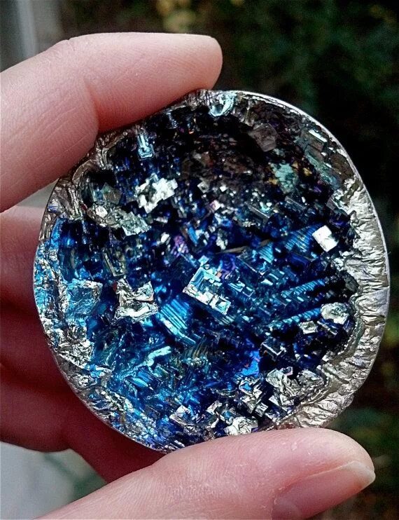 Crystal made. Жеода висмута. Висмут Вселенная. Индиго минерал. Jasper/Bismuth.