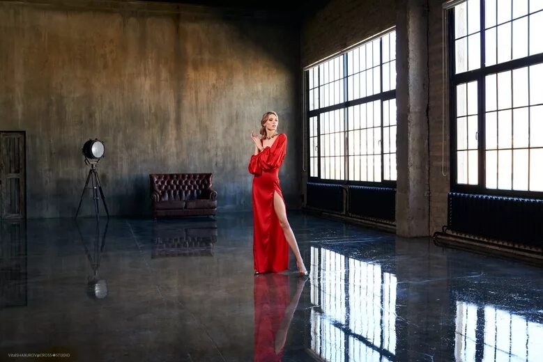 Студия крест. Крест мастерских федорова. Крест напрестольный 19 8 см с литографией из липы. Крест мастерских федорова. Зал тесла кросс студио.