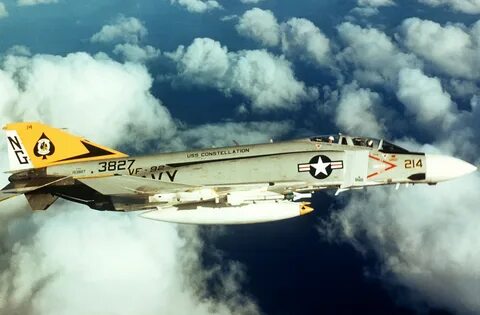 F-4J Phantom II of VF-92 in flight in 1973.jpg. 