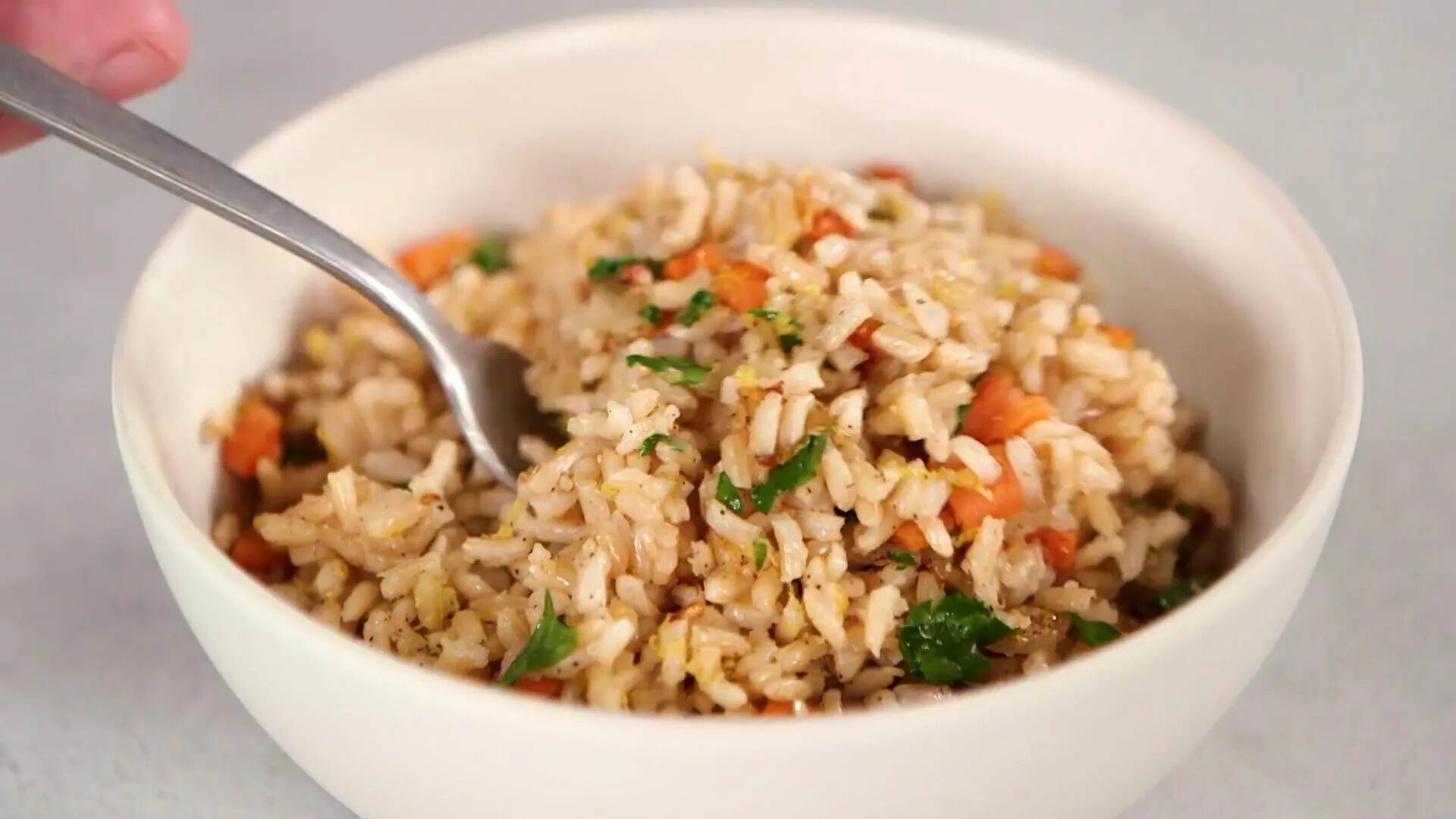Рис и бурый рис разница. Brown Rice. Бурый рис отварной. Бурый рис вареный. Бурый рис каша.