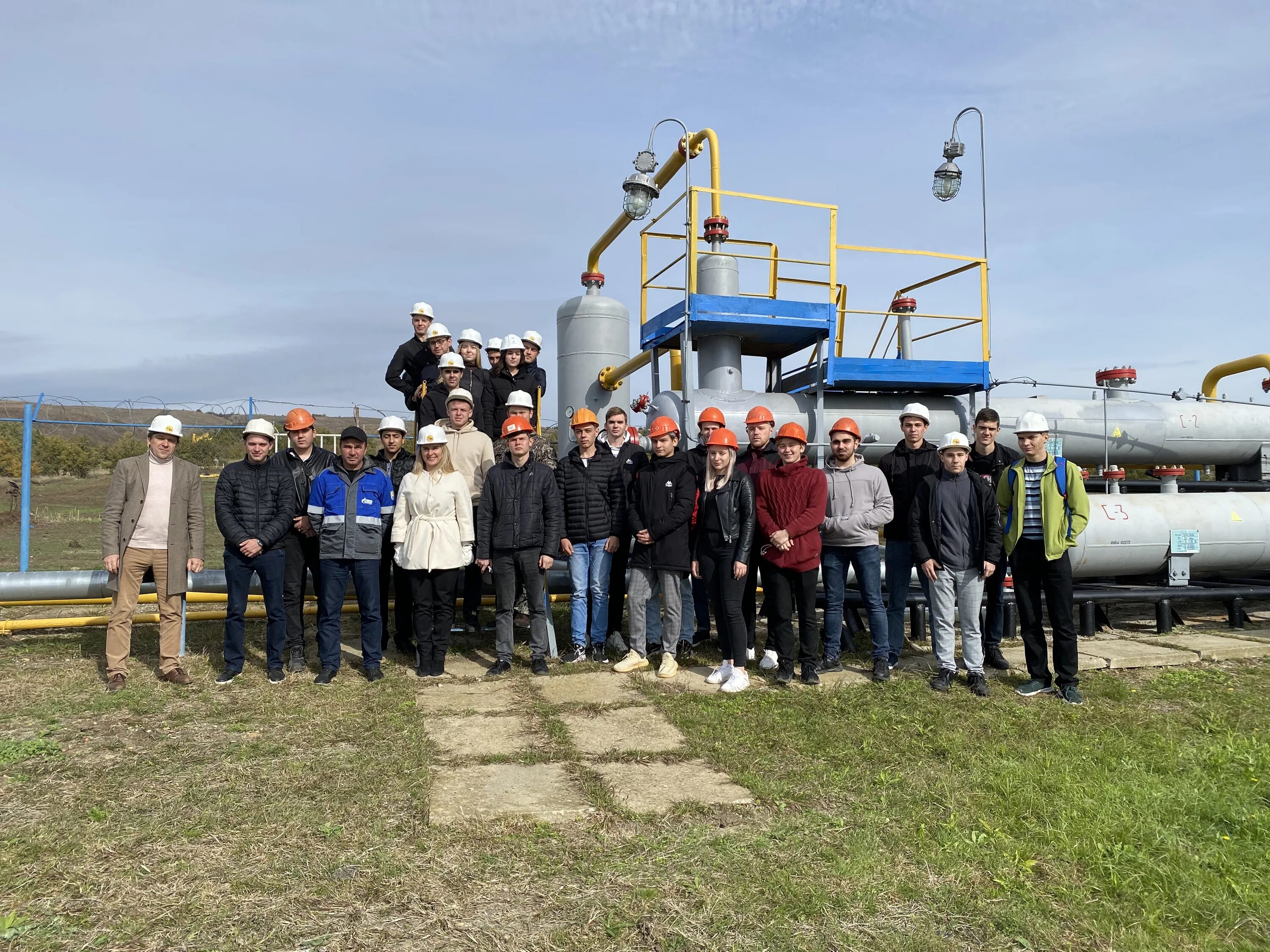 Студенты нефтяники. Роснефть мирный якутия. Таас-юрях нефтегазодобыча месторождение. Студенты нефтяники. Студенты нефтяники.