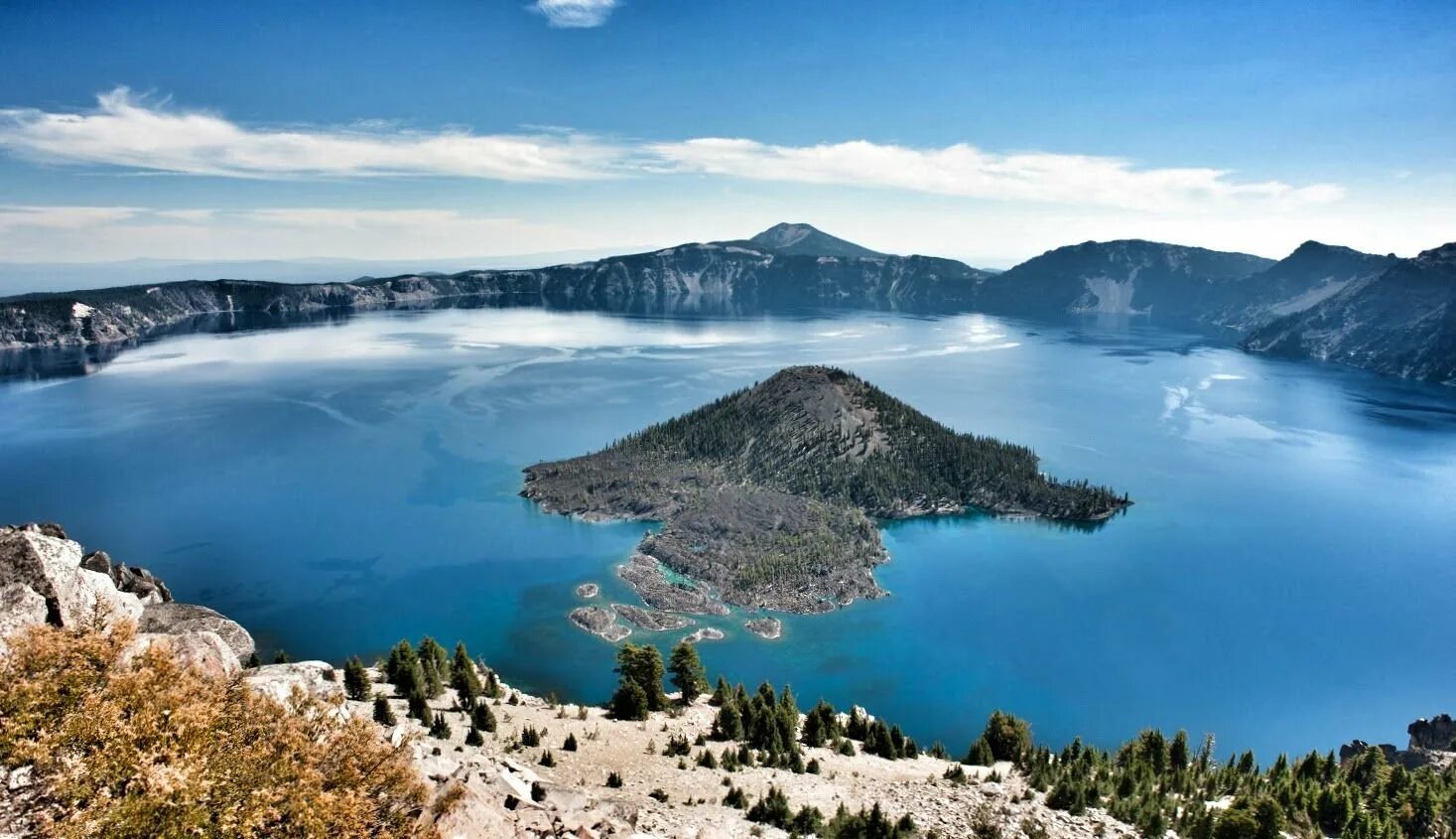 Самое маленькое озеро в америке. Озеро Крейтер Орегон. Озеро Крейтер, штат Орегон, США. Озеро Крейтер – самое глубокое в США. Парк озеро Крейтер в Северной Америке.