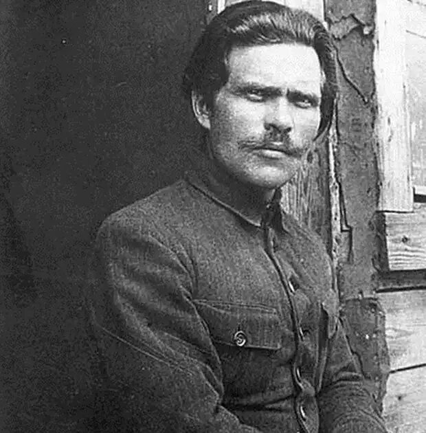 Махно где воевал. Нестор махно (1888-1934). нестор махно 1917. батька нестор махно. портрет махно.