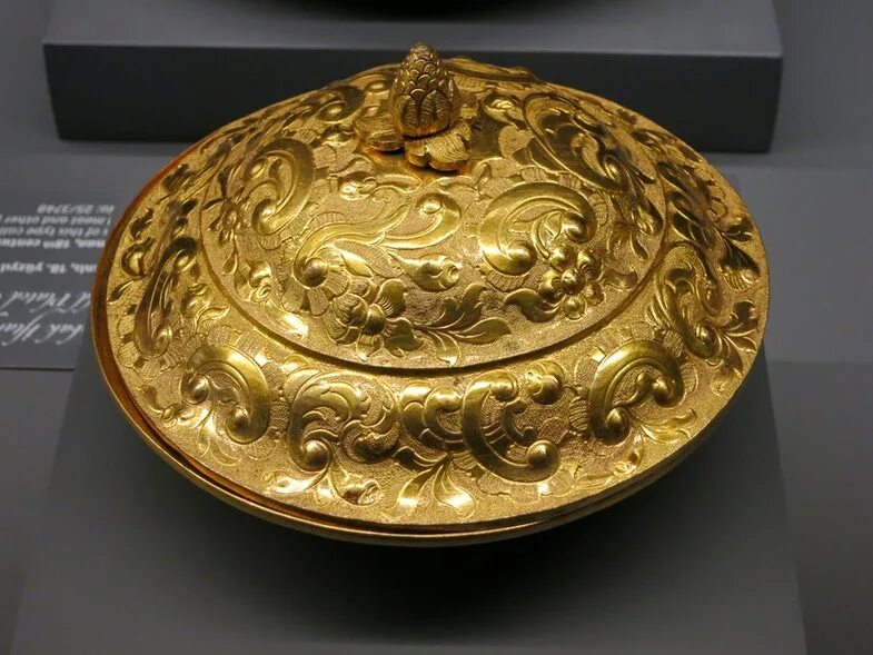 Золотистая посуда. Посуда Султана Сулеймана. Посуда во Дворце Топкапы. Драгоценности сокровищницы Топкапы. Царская посуда из золота.