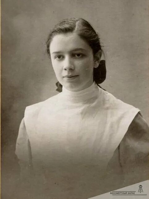 Я гимназистка седьмого. Гимназистки 20 века. Гимназистки 1900 смольного. Смольный институт благородных девиц. Гимназистка.