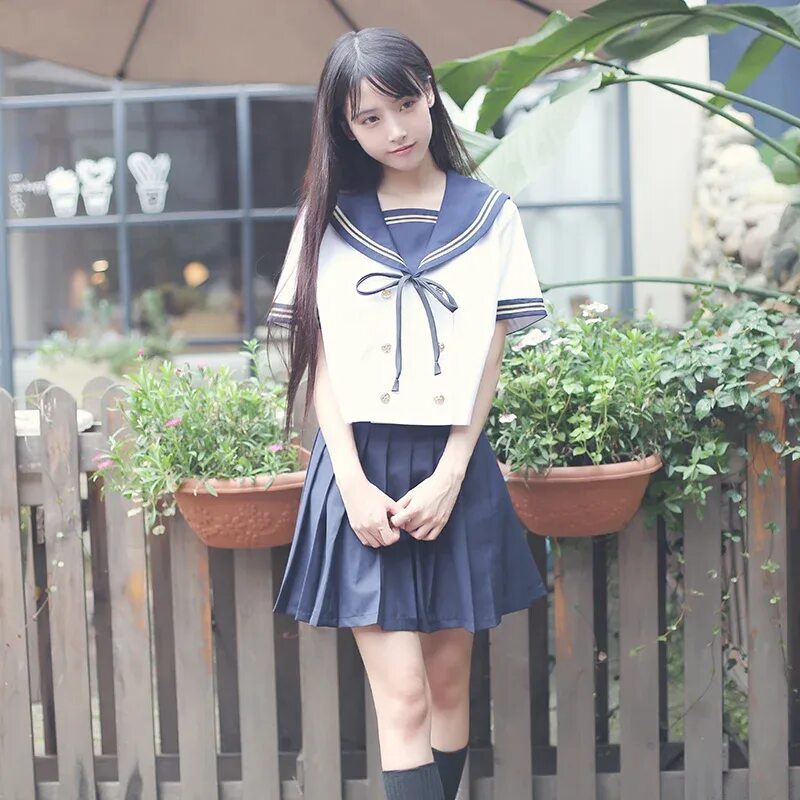 Японка в юбке. Японская Школьная одежда для девушек. Милая одежда в школу. Японская женская одежда школа. Японское школьное платье.