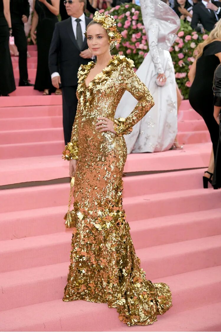 Что такое met gala. Платья звезд met gala 2022. мет гала 2022 наряды.
