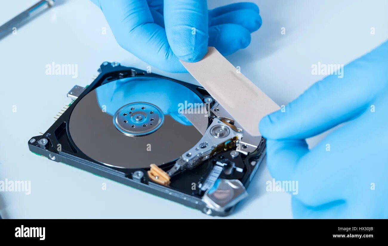 Восстановление данных после сбоев. Hdd диск. восстановление данных с жестких дисков лаборатория. прибор для восстановления информации с жесткого диска. восстановление данных с помощью аппарата.