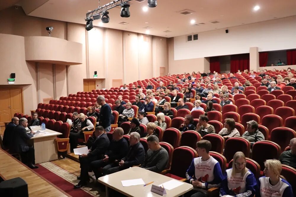 дк дружба чехов афиша. концертный зал в краснознаменске. картинка дома офицеров краснознаменска. дом офицеров краснознаменск зал. дом офицеров краснознаменск.