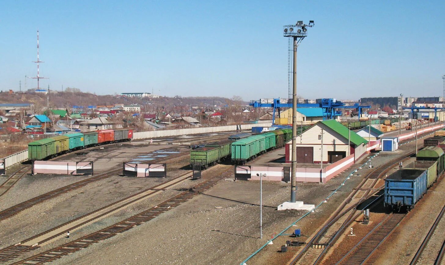 Телефон жд бийск. Станция Бийск. ЖД вокзал Бийск. Контейнерная площадка ЖД. Контейнерная площадка ЖД станции.