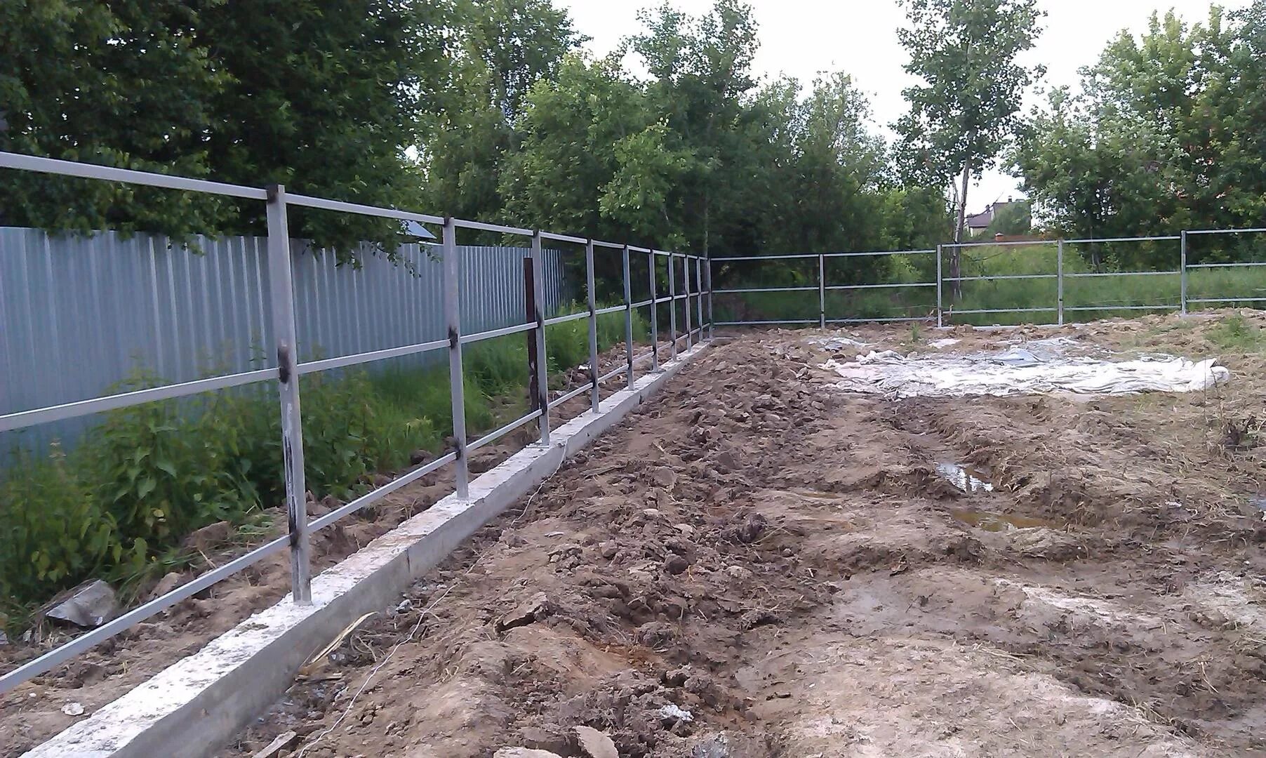 Металлический каркас для забора. Каркас для забора из профлиста. Каркас забора. Нкт 60 на забор. Ral 7004 забор.