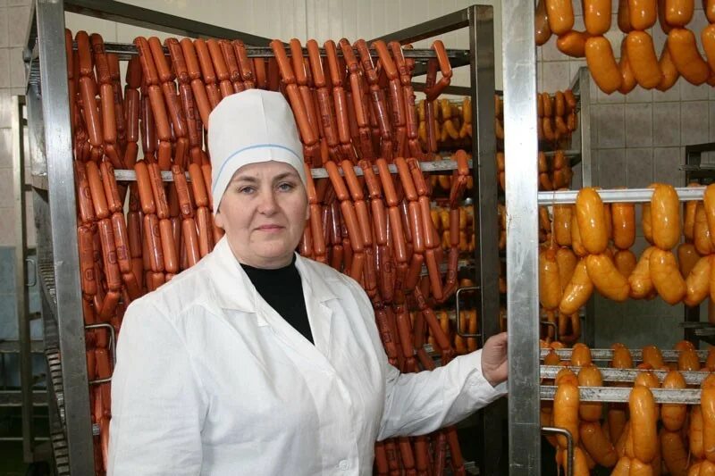 Вакансия колбасный цех. Технолог колбасного цеха. технолог мясной промышленности. технолог на мясокомбинате. колбасный завод.