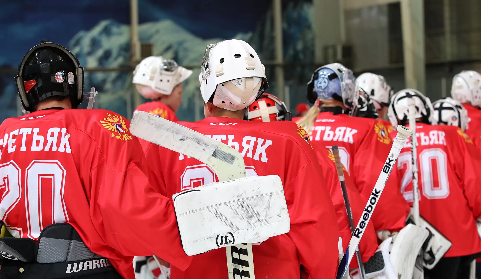 Фильм про третьяка художественный. Вратарская школа владислава третьяка. Сергей мурашов вратарь. Вратарская школа владислава третьяка. Школа третьяка.