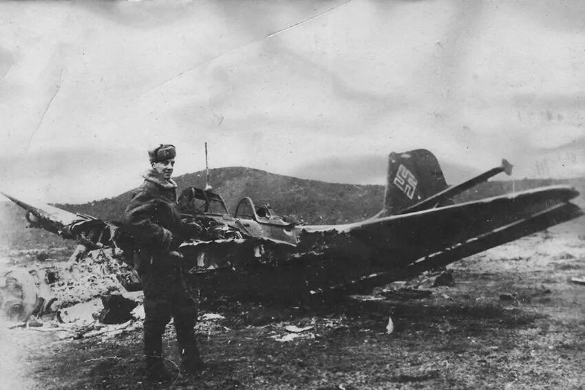 Воздушный бой вов 1941-1945. Битва в небе кубани 1943. Над великой кубанью. Воздушные сражения на кубани в 1943 году. Воздушный бой в небе над кубанью.