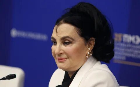 Сколько лет винер усмановой в 2024