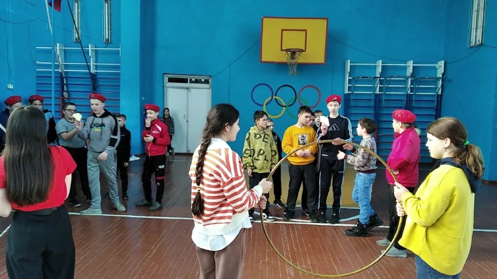 эстафета. эстафета поколений. эстафета на праздник день россии. эстафеты по физкультуре для 5 класса. юный патриот.