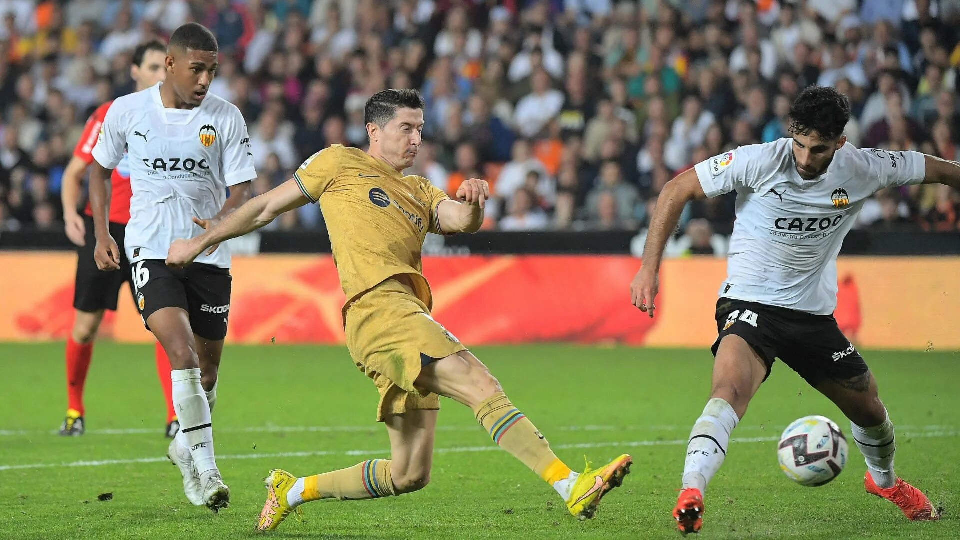 Валенсия барселона 16 декабря прогноз. Барселона валенсия прогноз. Испанская валенсия фк. Барселона валенсия прогноз. Барселона суперкубок испании 2023 обои.