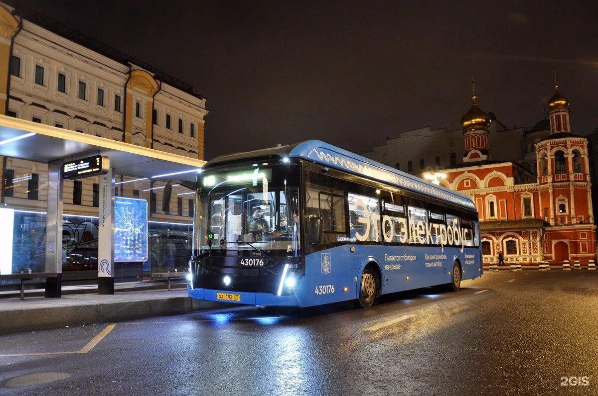 Общественный транспорт часть 2. Мосгортранс Москва электробус. ЛИАЗ 6213 электробус. Электробус н3 Москва. Электробус КАМАЗ ночью.