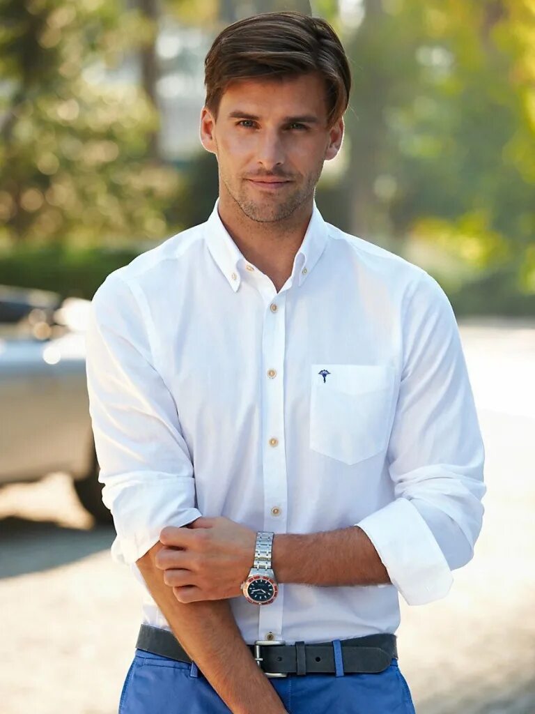 Мужчина свежий. Илья Стрельцов. Роман Сидоренко. Красивый парень в белой рубашке. Красивый мужчина в белой рубашке.