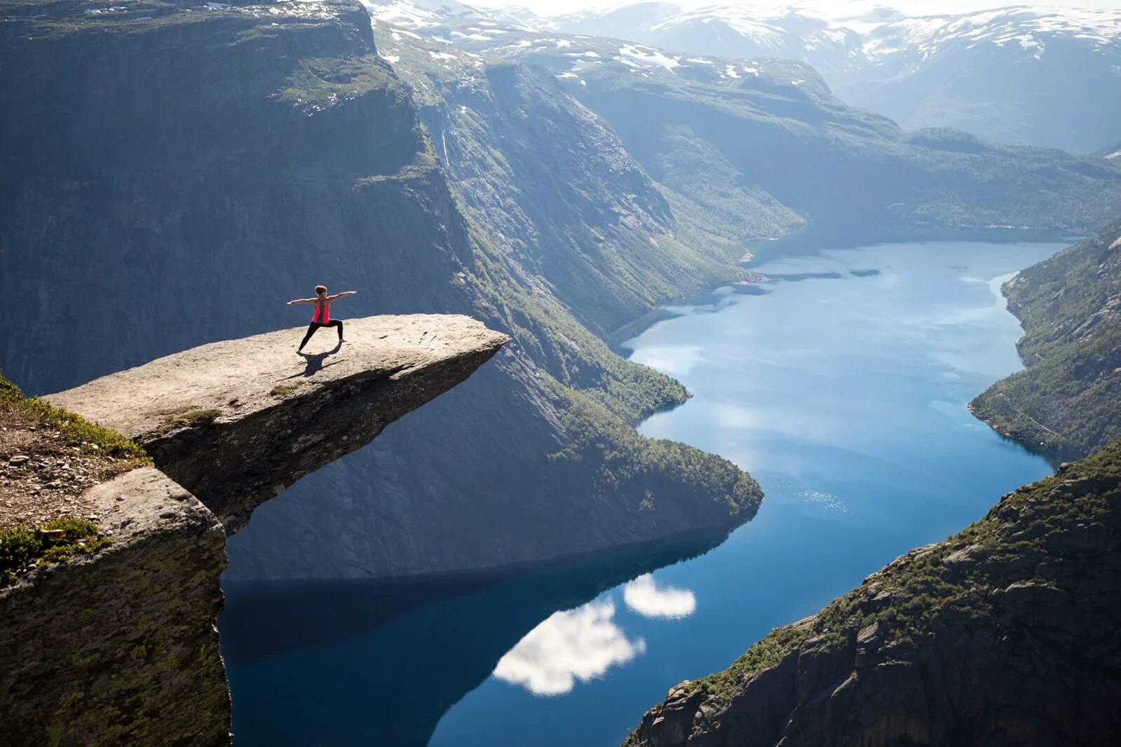 скала троллтунга (норвегия). гора скьеггедаль норвегия. язык тролля где. скала язык тролля норвегия. скала троллтунга (норвегия).