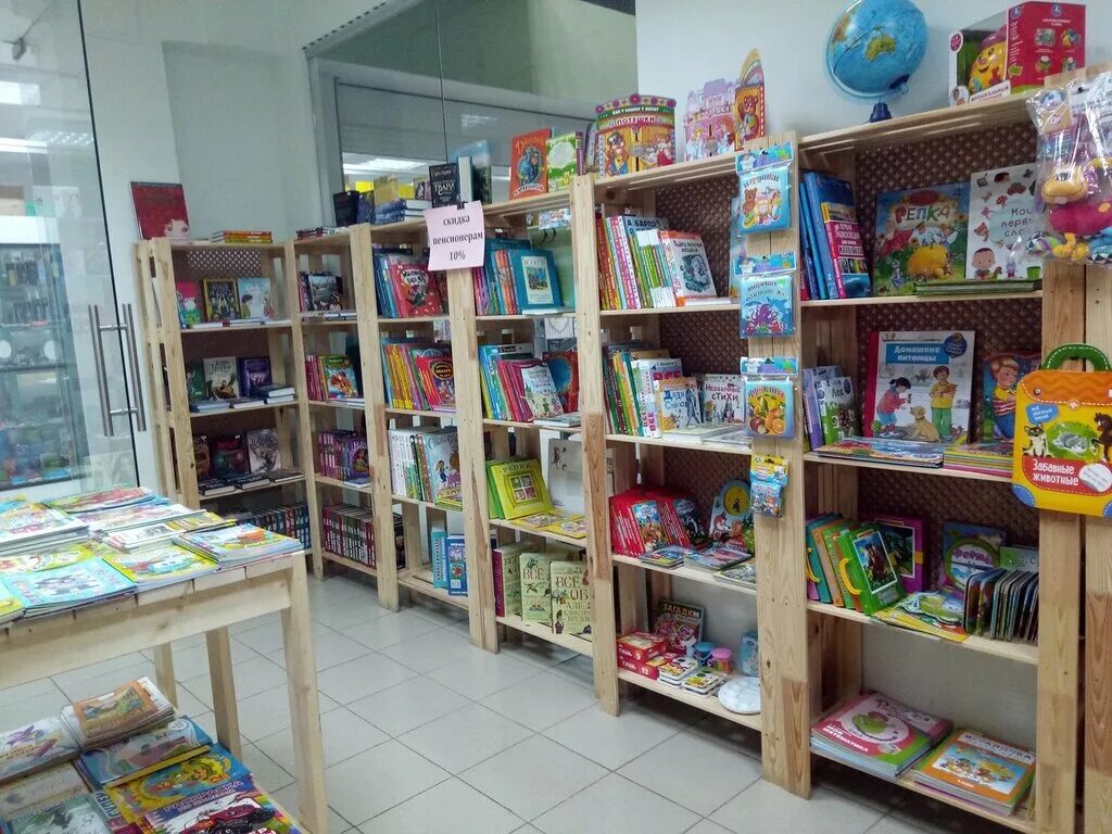 Ребенок в книжном магазине. Дети магазин книжный. Отделы в детском книжном магазине. Дети магазин книжный. Дети магазин книжный.
