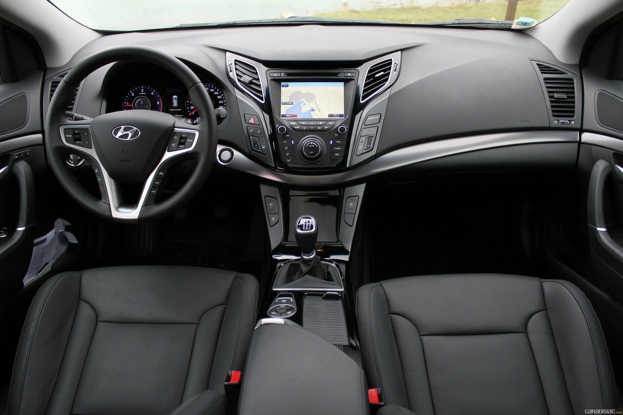 Торпедо i40 hyundai. Хендай i40 салон. Хендай ай 40 салон. Хендай i40 седан салон. Hyundai i40 2021.