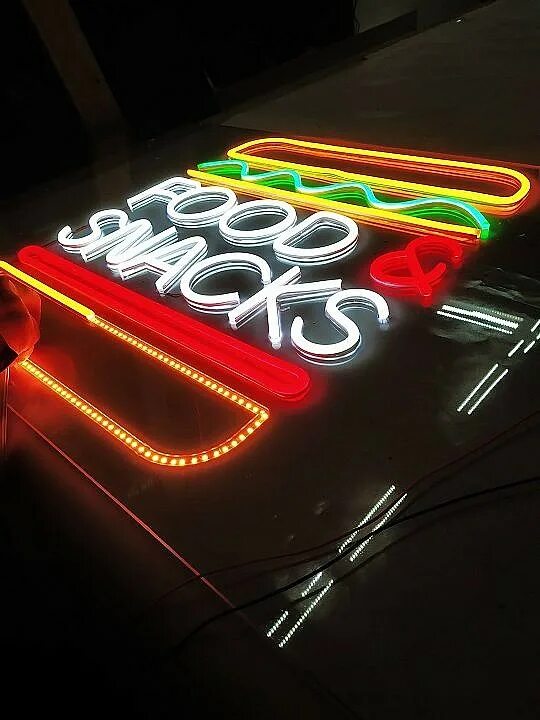 Неон в промышленности. Неон производители. Производство неона. Гибкий неон "led-neon flex" rgb. Неоновая вывеска.